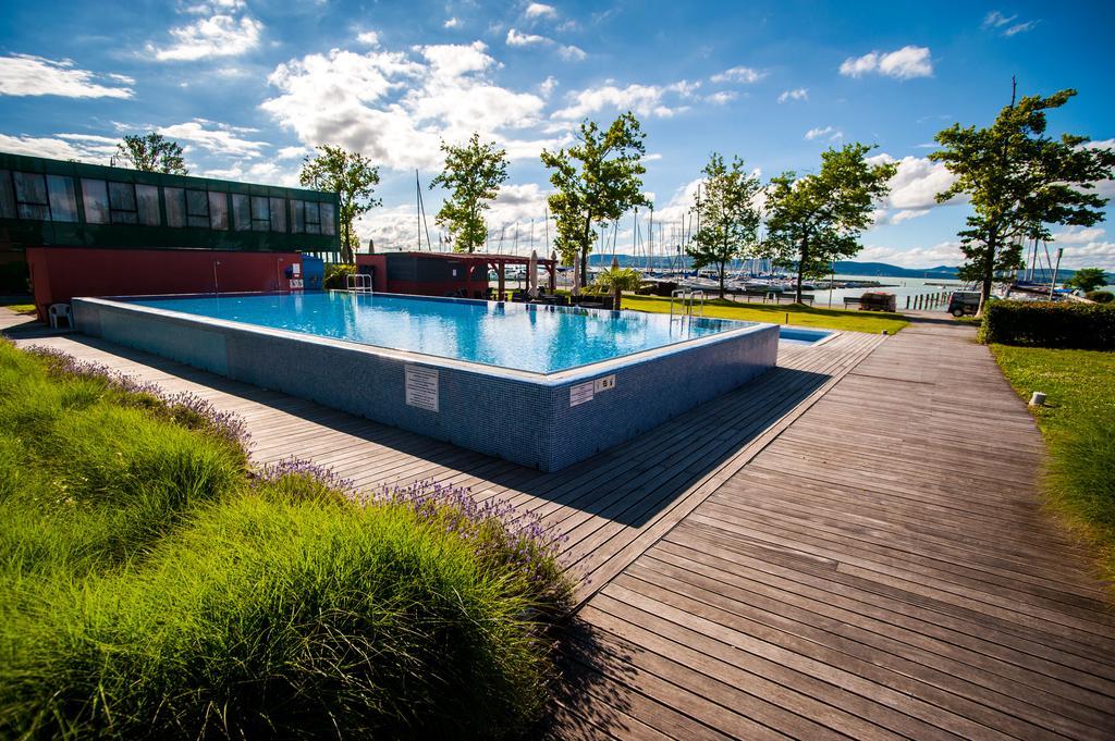 Bl Bavaria Yachtclub & Apartments บาลาตอนแลลเล ภายนอก รูปภาพ