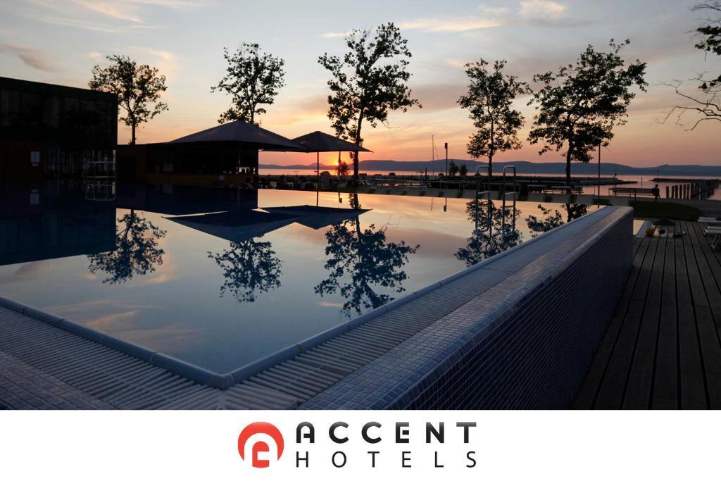 Bl Bavaria Yachtclub & Apartments บาลาตอนแลลเล ภายนอก รูปภาพ